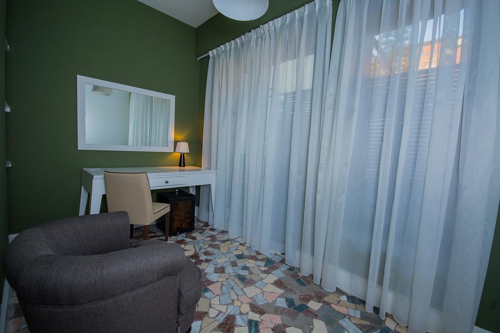 Hotel Artistic Tirana Blloku Pokoj fotografie